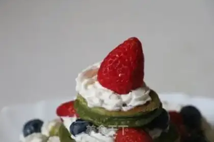 Make Christmas muffin cake step 15