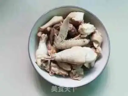 Make Chestnut horse hoof chicken soup step 1