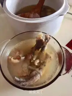 Make Fish and chicken foot soup step 4