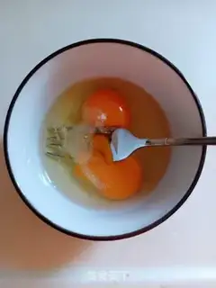 Make Cheese omelet step 1