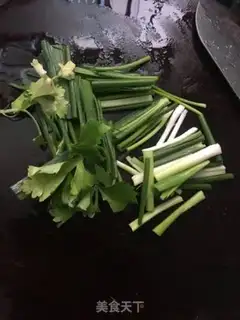 Make Celery garlic-crackers step 1