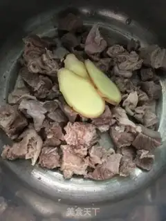Make White radish gravy soup step 1