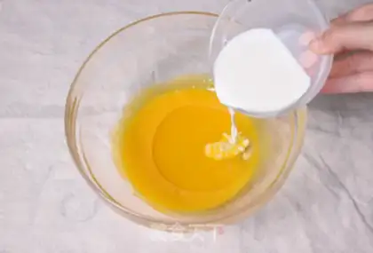Make Strawberry roll step 1