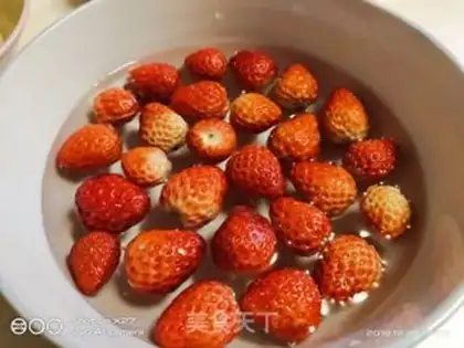 Make Strawberry apple banana salad step 0