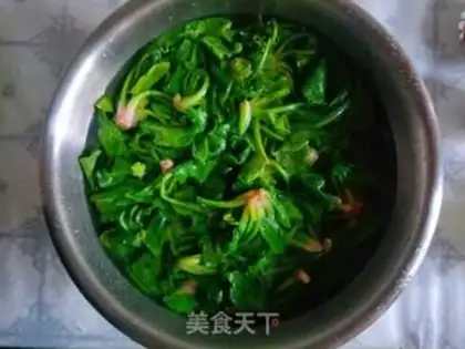 Make The spinach Christmas tree step 1