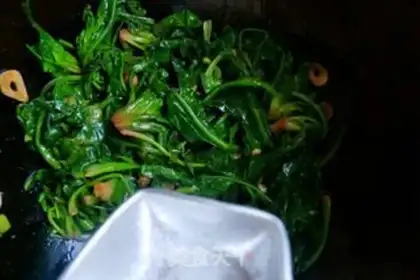 Make The spinach Christmas tree step 6