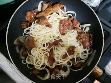 Make Black pepper beef noodles step 5
