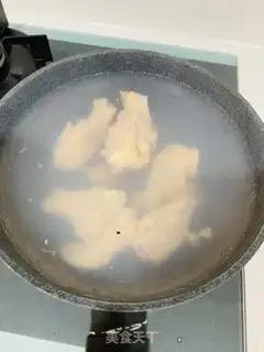 Make Sphinx, chicken leg soup step 0