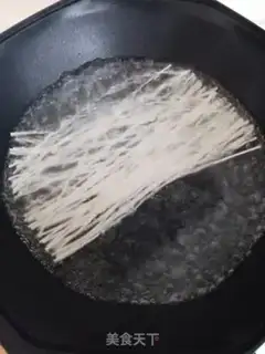 Make Sour spicy. Soup noodles step 5