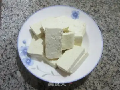 Make Eggs holding old tofu step 3