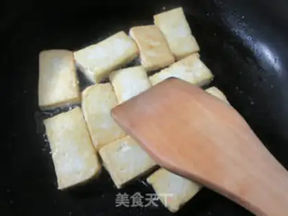 Make Eggs holding old tofu step 6