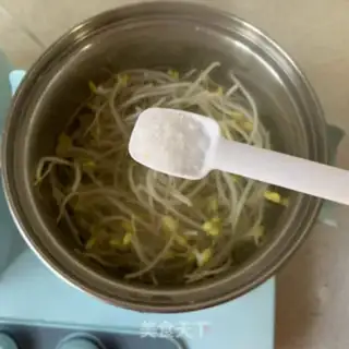 Make Cold bean sprouts step 1