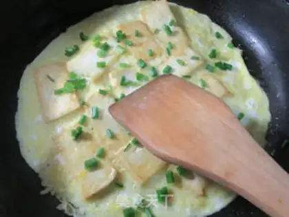 Make Eggs holding old tofu step 8