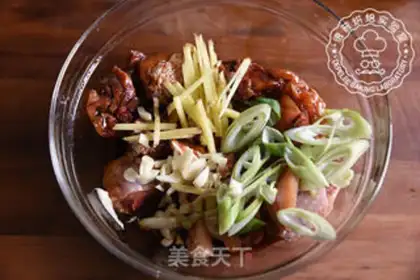 Make Mulberry mushroom steam chicken step 4