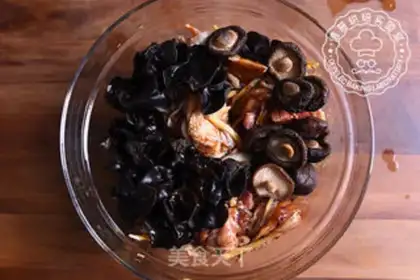 Make Mulberry mushroom steam chicken step 5