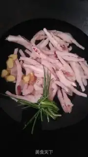 Make Frozen chicken claws step 1