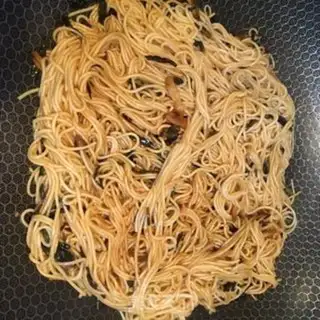 Make Egg cheeseburger step 3