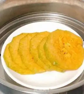 Make Pumpkin steamed eggs step 2