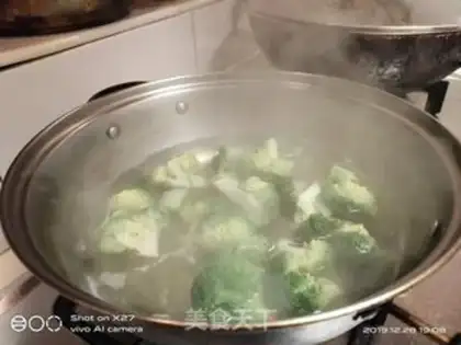 Make Fruits, blue salad step 2