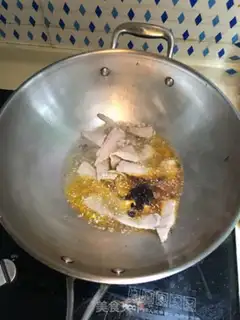 Make The garlic seed is back in the pot step 3