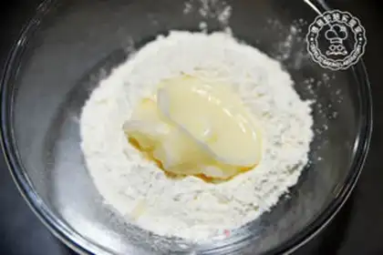 Make A duck moon cake step 3