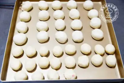 Make A duck moon cake step 4