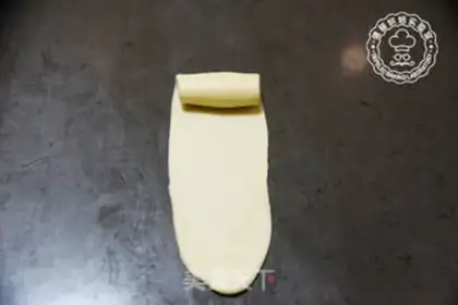Make A duck moon cake step 7
