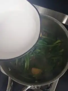Make Squirty spinach and egg soup step 12