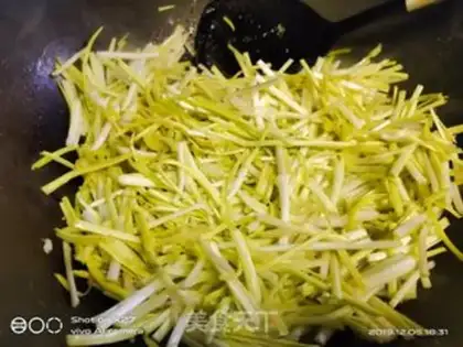 Make Yellow eggs step 5