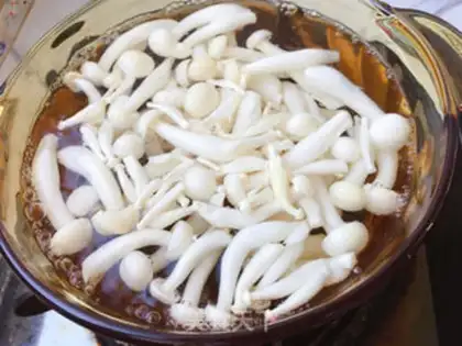 Make White mushroom fried eggs step 2