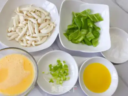 Make White mushroom fried eggs step 3