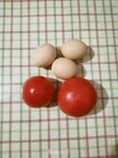 Make Tomato fried eggs step 0