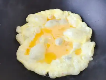 Make White mushroom fried eggs step 5
