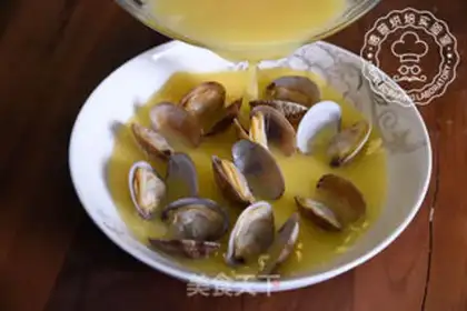 Make Flower clams and eggs step 3