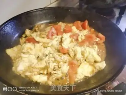 Make Tomato fried eggs step 5
