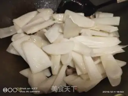 Make Five flowers for radish step 3