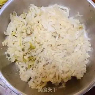 Make The traditional sour pot step 2