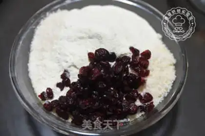 Make Chocolate coconut cranberry mooncake step 3
