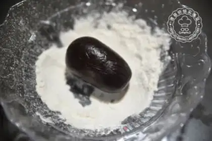 Make Chocolate coconut cranberry mooncake step 7
