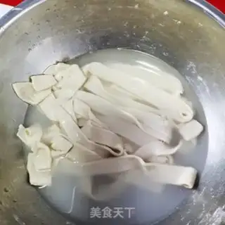 Make Seafood pulls the surface step 2