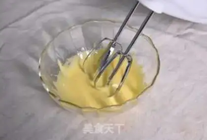 Make Strawberry scallop cake step 1