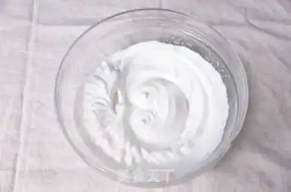 Make Strawberry scallop cake step 3