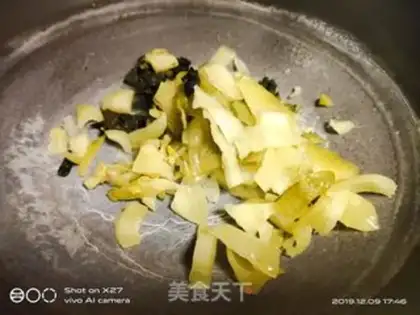 Make Sour sauce, weed step 2