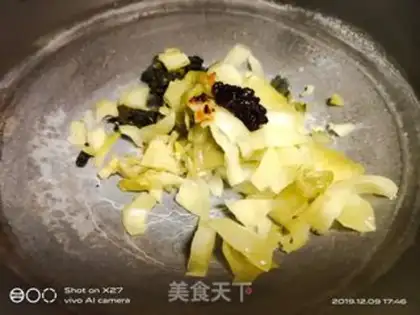 Make Sour sauce, weed step 3
