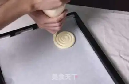 Make Strawberry scallop cake step 6