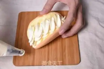 Make Strawberry scallop cake step 8
