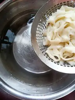 Make Tomato egg noodles step 5