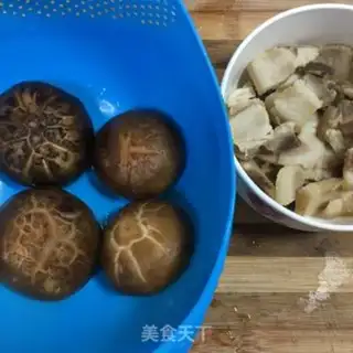 Make Five fragrance mushrooms and cabbage step 1