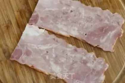 Make Gin and mushroom bacon rolls step 0