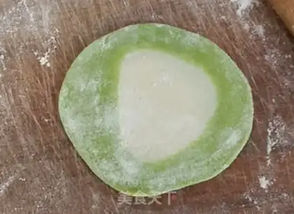 Make Emerald shrimp pork dumplings step 7